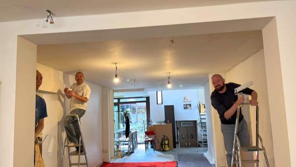 vrijwilligers tijdens de werkzaamheden